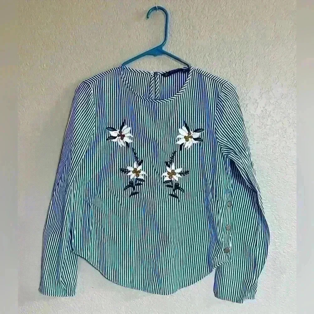 Zara Basics Women's Blue White Stripe Floral‎ Embroidered Top Size Small - Picture 2 of 8